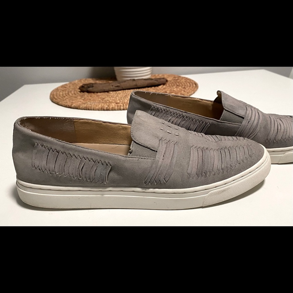 Vince Camuto Gray Slip on Sneakers VP-Beyza, Size 8
